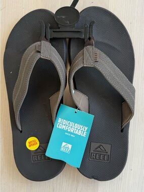 NWT Reef Men’s Flip Flop Sandals in Black and Gray